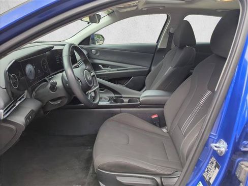 Used 2025 Hyundai Elantra SEL FWD image 17