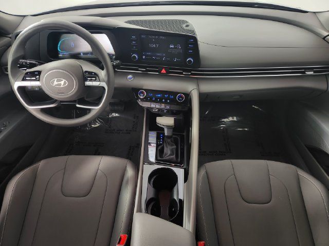 Certified 2025 Hyundai Elantra Hybrid FWD image 18