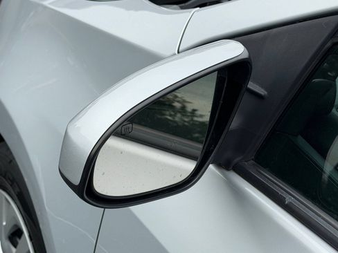 Used 2019 Toyota Corolla LE FWD image 11