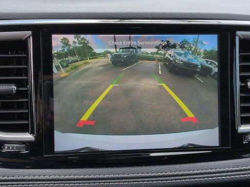 Certified 2024 Chrysler Pacifica Limited FWD image 25