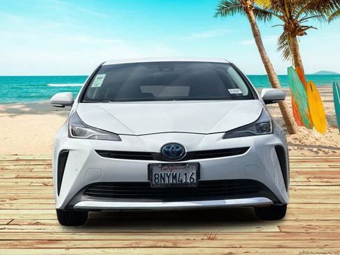Used 2020 Toyota Prius LE image 9