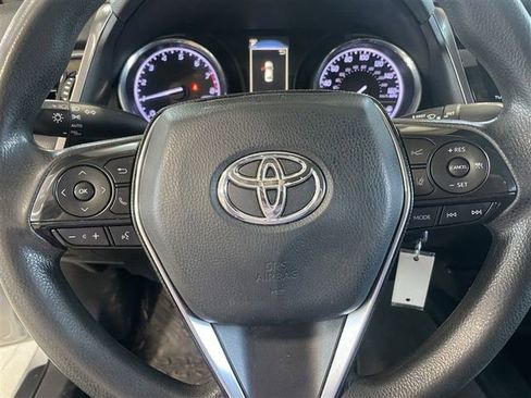 Used 2020 Toyota Camry LE image 17