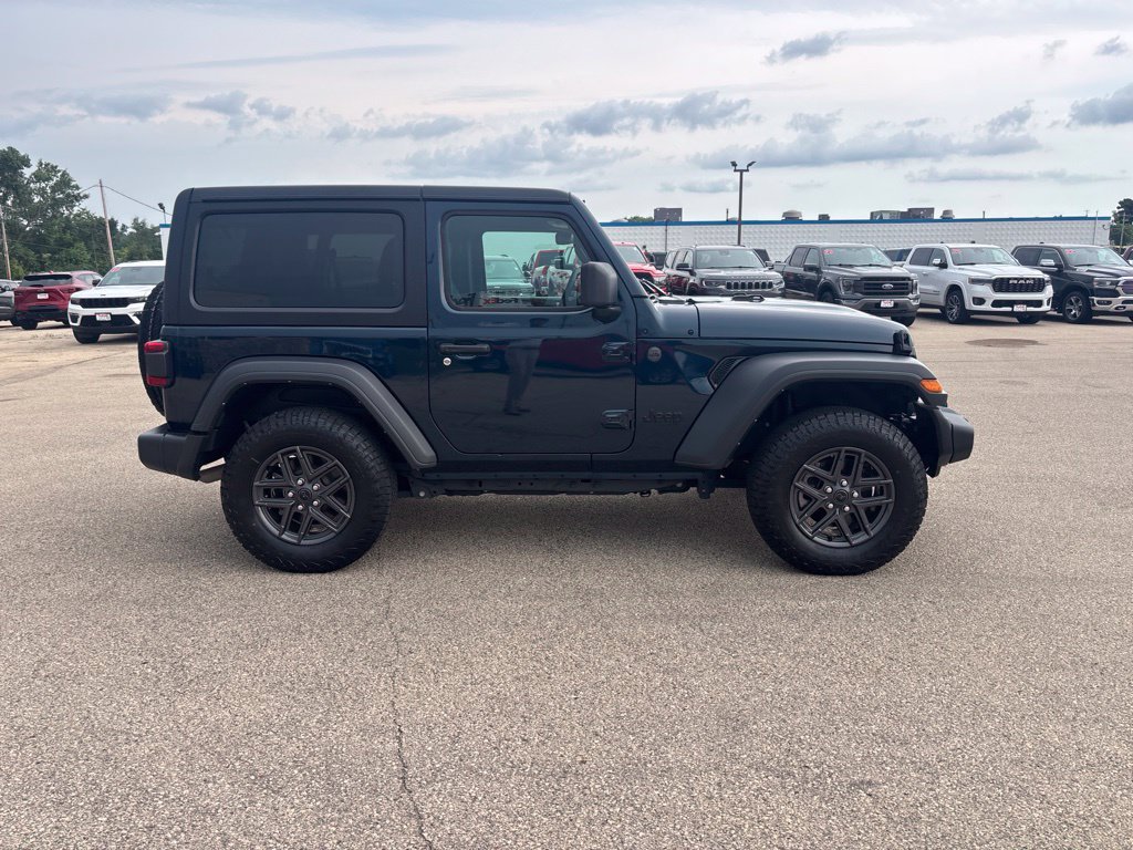 Used 2025 Jeep Wrangler Sport AWD/4WD image 6