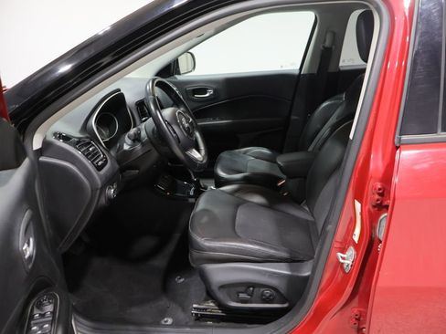 Used 2018 Jeep Compass Latitude w/ Popular Equipment Group FWD image 10
