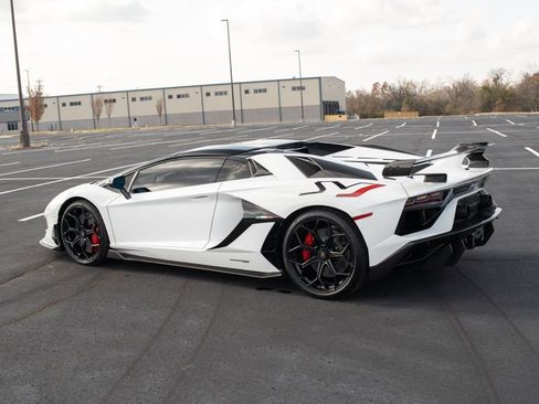 Used 2021 Lamborghini Aventador SVJ image 6
