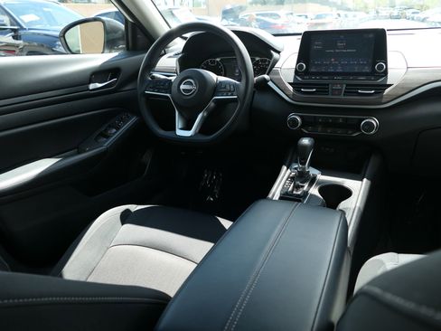 Used 2025 Nissan Altima 2.5 SV image 26