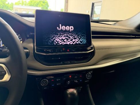 Used 2025 Jeep Compass Limited AWD/4WD image 14