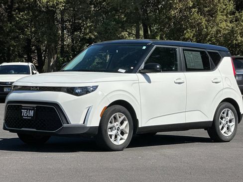 Certified 2025 Kia Soul S FWD image 8