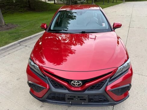 Used 2021 Toyota Camry SE FWD image 8