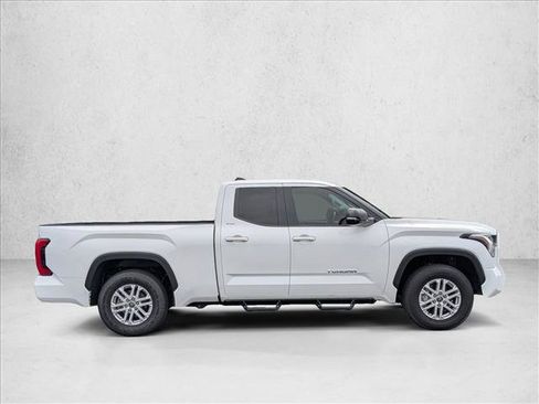 Used 2022 Toyota Tundra SR5 w/ SR5 Premium Package AWD/4WD image 5