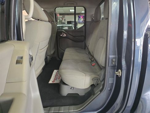 Used 2018 Nissan Frontier SV image 11