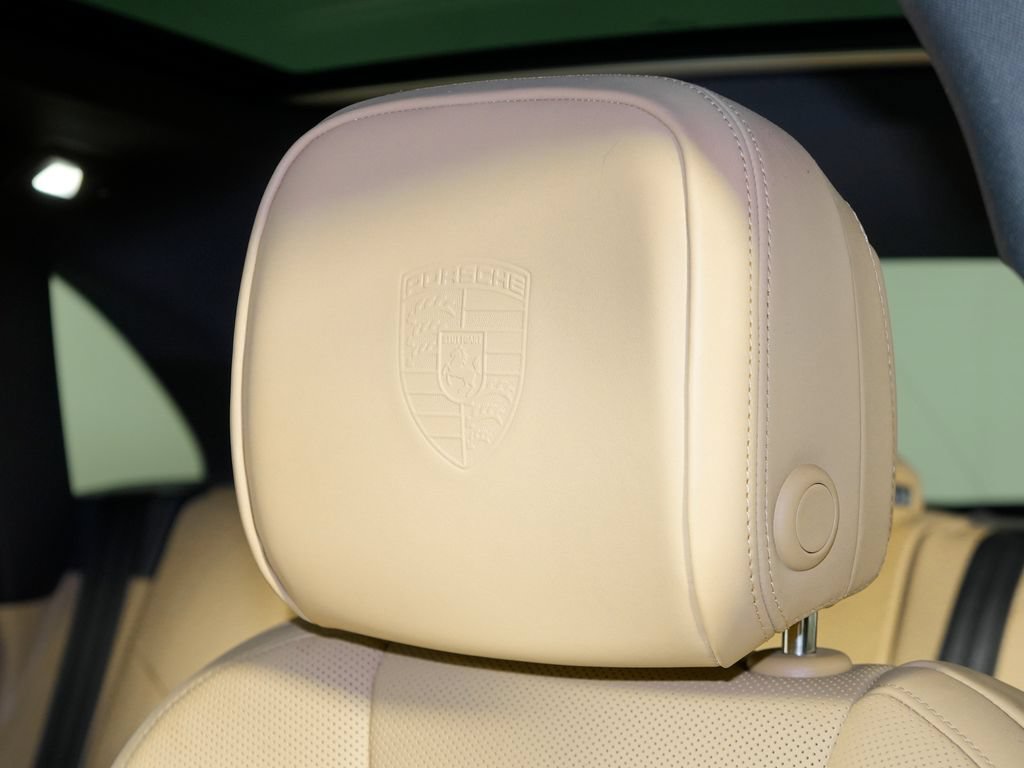Certified 2025 Porsche Macan w/ Premium Package Plus AWD/4WD image 21