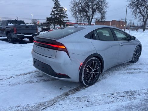 Used 2025 Toyota Prius XLE image 6