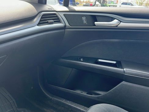Used 2016 Ford Fusion SE image 23