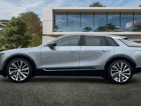 Certified 2025 Cadillac Lyriq Luxury w/ LPO, Floor Liner Package image 7