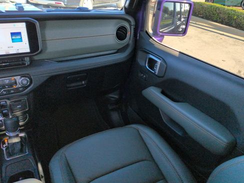 Used 2026 Jeep Gladiator Mojave AWD/4WD image 16