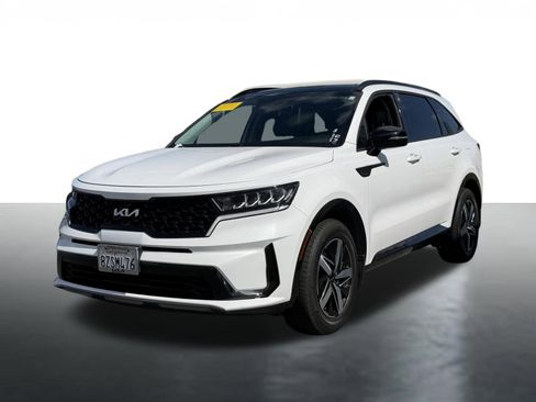 Certified 2022 Kia Sorento S w/ Panoramic Sunroof Package FWD image 4