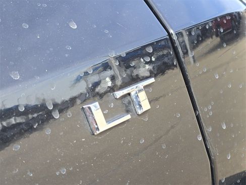 Used 2024 Chevrolet Traverse LT image 32