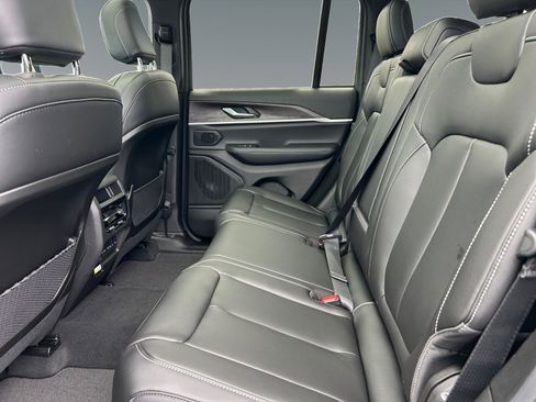 New 2026 Jeep Grand Cherokee Limited RWD image 13