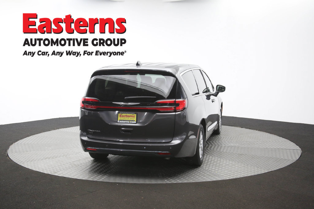 Used 2023 Chrysler Pacifica Touring-L FWD image 41