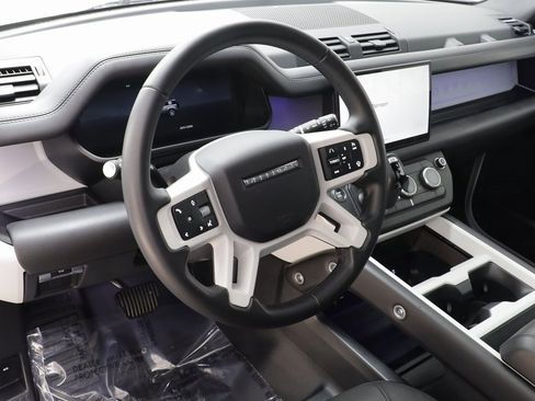 Used 2025 Land Rover Defender 110 X-Dynamic SE image 7