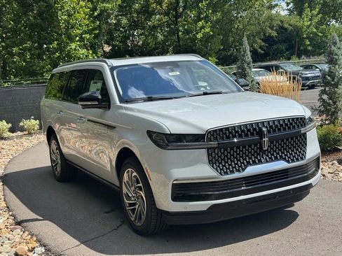 New 2025 Lincoln Navigator L Reserve image 7