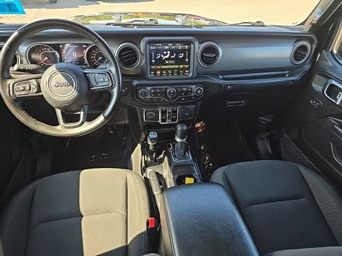 Certified 2022 Jeep Gladiator Willys image 16