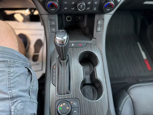 Used 2017 GMC Acadia SLT FWD image 19
