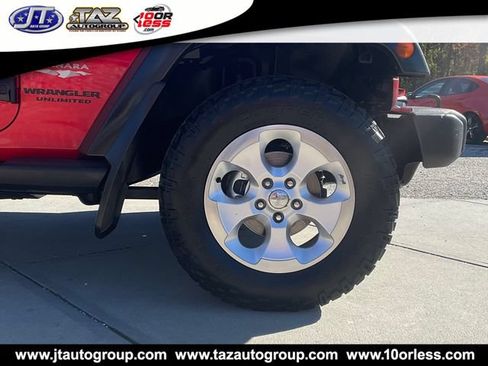 Used 2013 Jeep Wrangler Unlimited Sahara w/ Dual Top Group AWD/4WD image 9