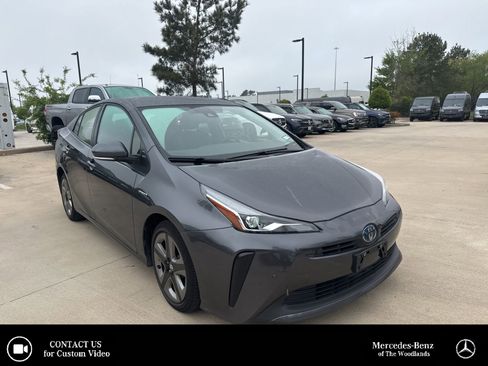 Used 2021 Toyota Prius XLE image 1