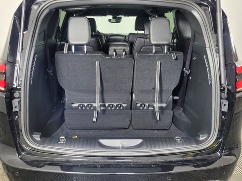 New 2026 Chrysler Pacifica Select image 9