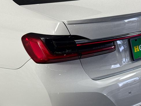 Used 2021 BMW 740i image 36