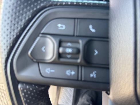 Certified 2025 Toyota Tacoma SR5 AWD/4WD image 19