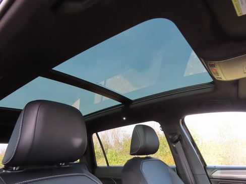 Used 2024 Volkswagen Tiguan SE R-Line image 7