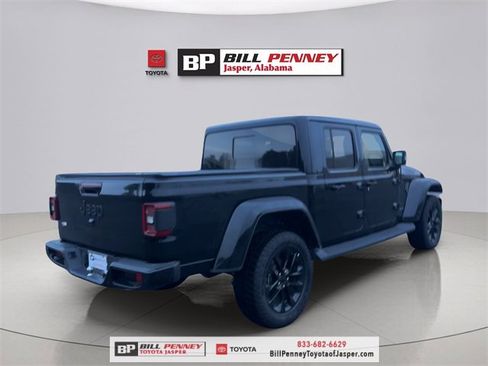 Used 2023 Jeep Gladiator Overland image 5