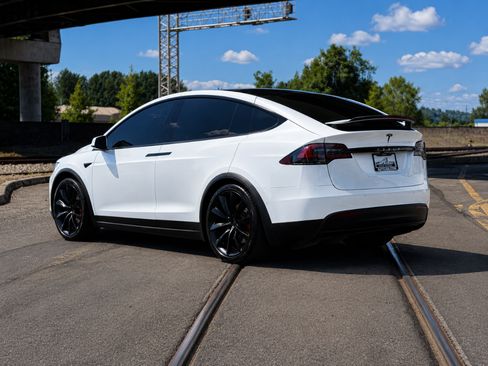 Used 2018 Tesla Model X 75D AWD/4WD image 6