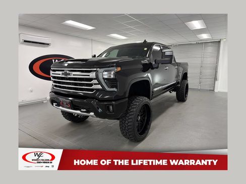 Used 2024 Chevrolet Silverado 2500 High Country w/ Technology Package AWD/4WD image 1