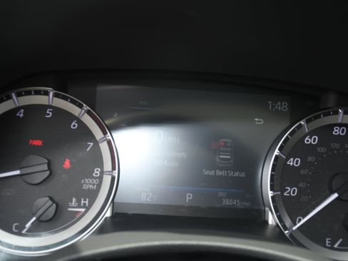 Used 2023 Toyota Highlander XLE FWD image 14