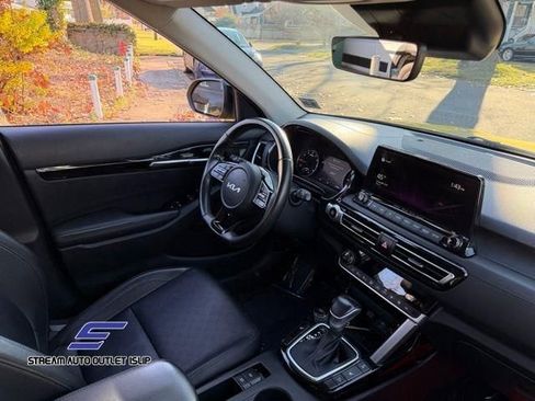 Used 2022 Kia Seltos SX AWD/4WD image 16