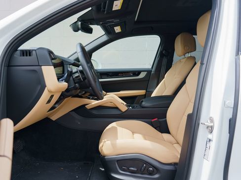 Certified 2026 Porsche Cayenne AWD/4WD image 17