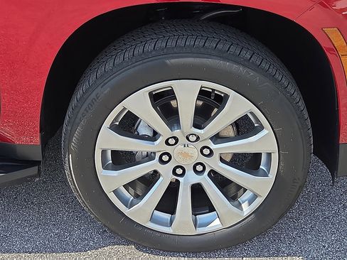 New 2025 Chevrolet Suburban Premier image 7