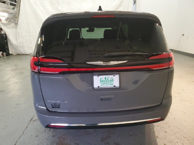 Used 2023 Chrysler Pacifica Touring-L FWD image 5