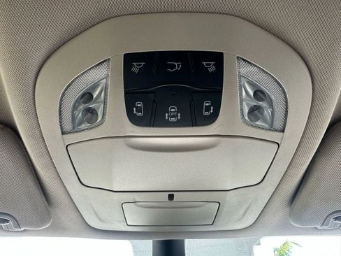 Used 2023 Chrysler Voyager LX image 15