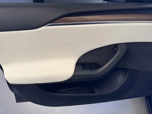 Used 2022 Tesla Model S Base image 12