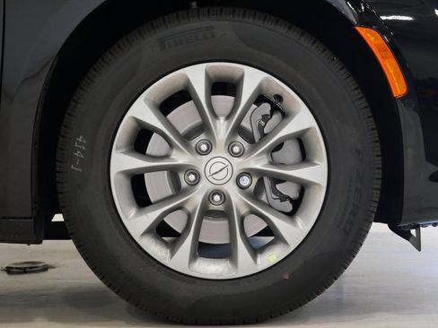 New 2026 Chrysler Pacifica Select image 5