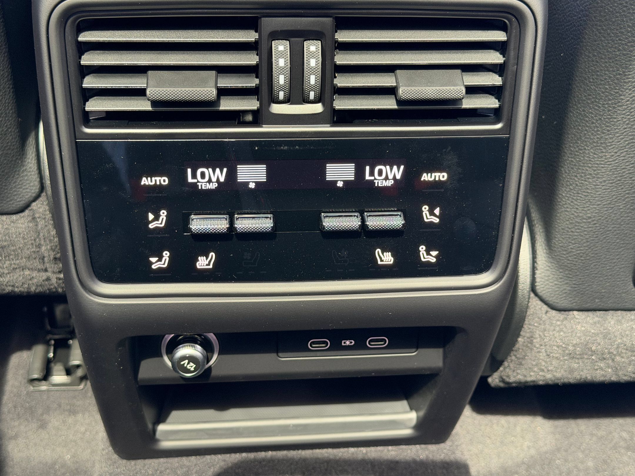 Used 2026 Porsche Cayenne AWD/4WD image 31
