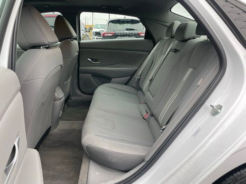 Used 2025 Hyundai Elantra SEL image 8