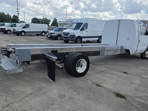 Used 2011 Ford E-450 and Econoline 450 Super Duty RWD image 4