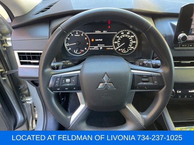 Used 2024 Mitsubishi Outlander ES AWD/4WD image 11