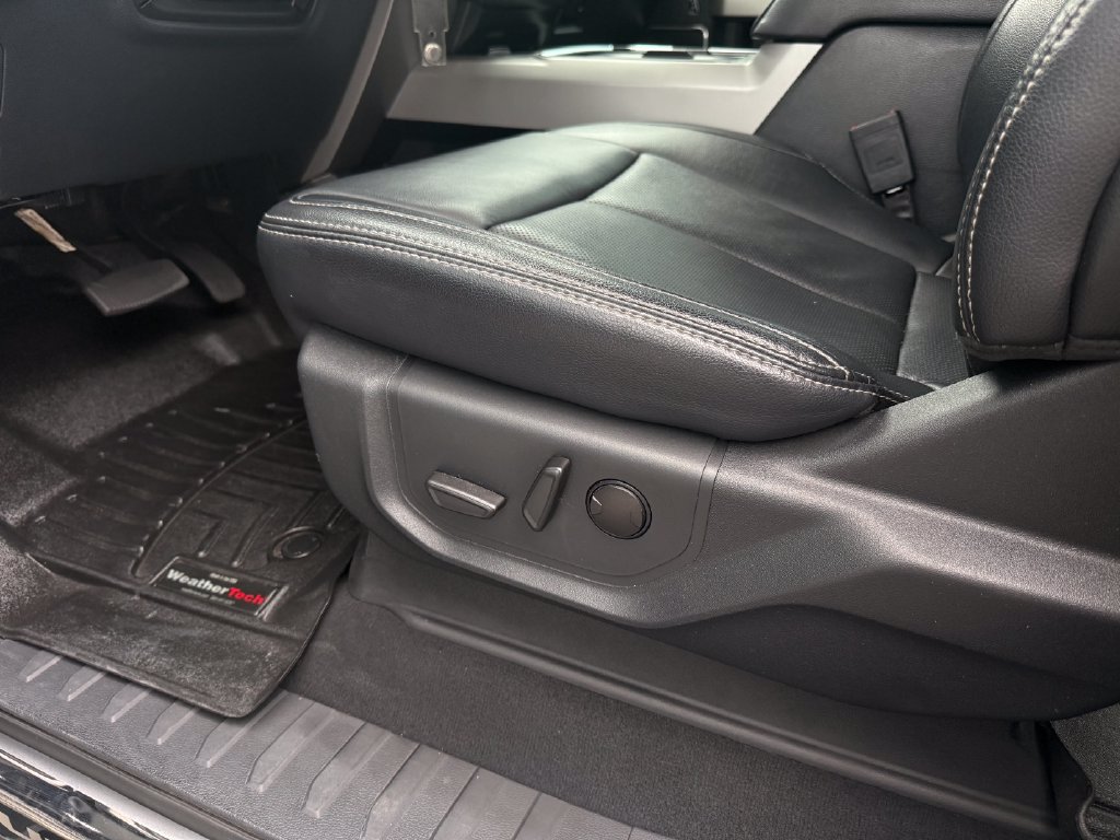 Used 2022 Ford F250 Lariat w/ Black Appearance Package AWD/4WD image 21